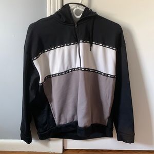 Nike hoodie, size large. Super comfortable and soft on the inside!